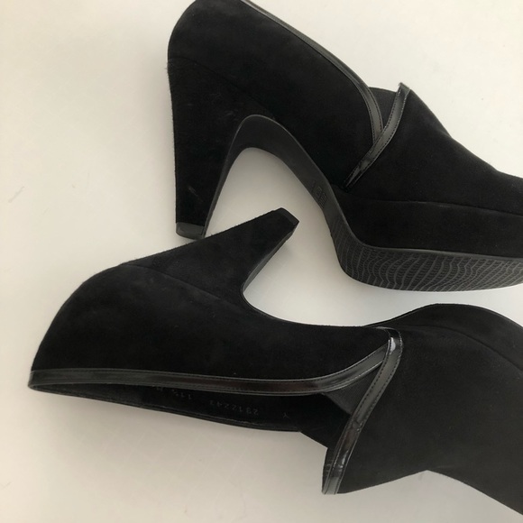 STUART WEITZMAN Heels gently used. - Picture 3 of 7